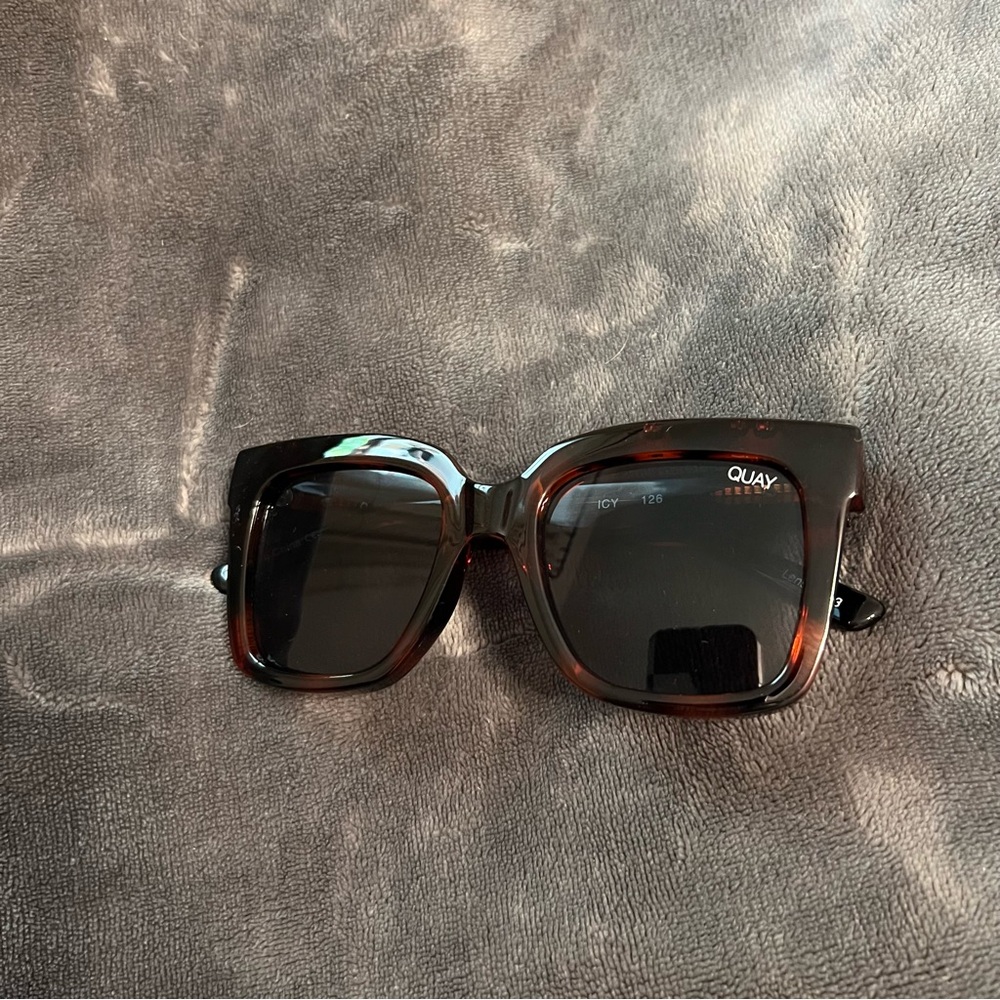 Quay Australia Black Sunglasses Classic Rectangular Design